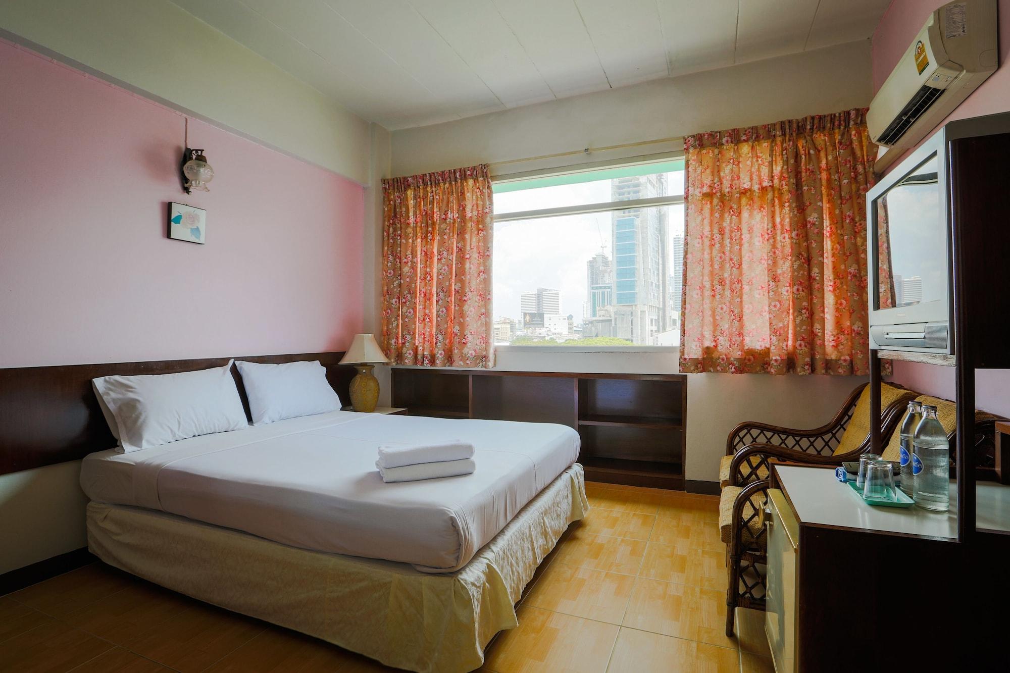 Ruamchitt Travelodge Bangkok Exterior photo