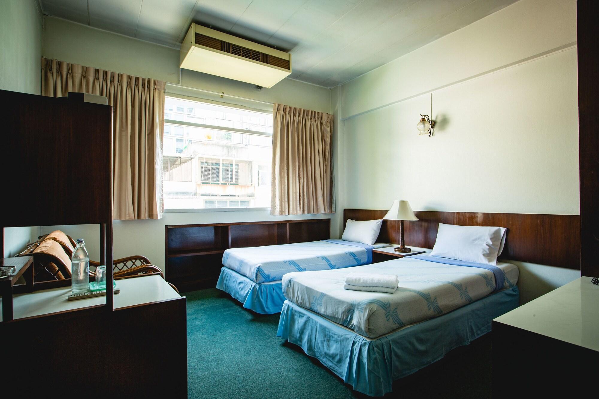 Ruamchitt Travelodge Bangkok Exterior photo