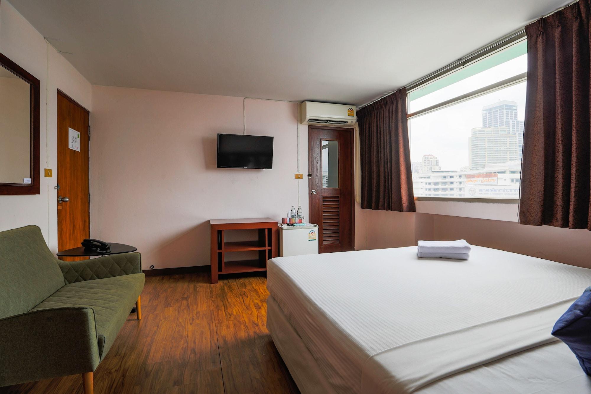 Ruamchitt Travelodge Bangkok Exterior photo