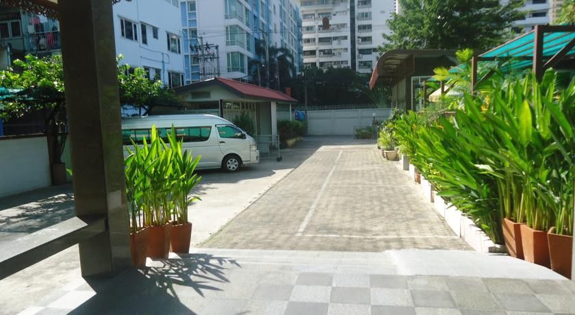 Ruamchitt Travelodge Bangkok Exterior photo