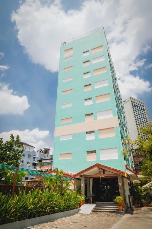 Ruamchitt Travelodge Bangkok Exterior photo