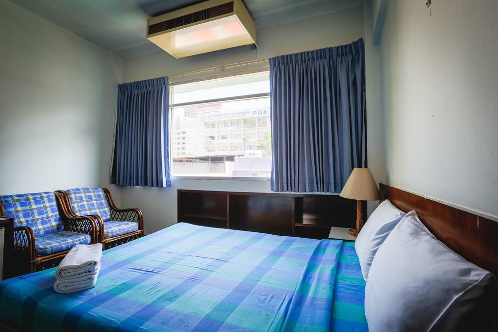 Ruamchitt Travelodge Bangkok Exterior photo