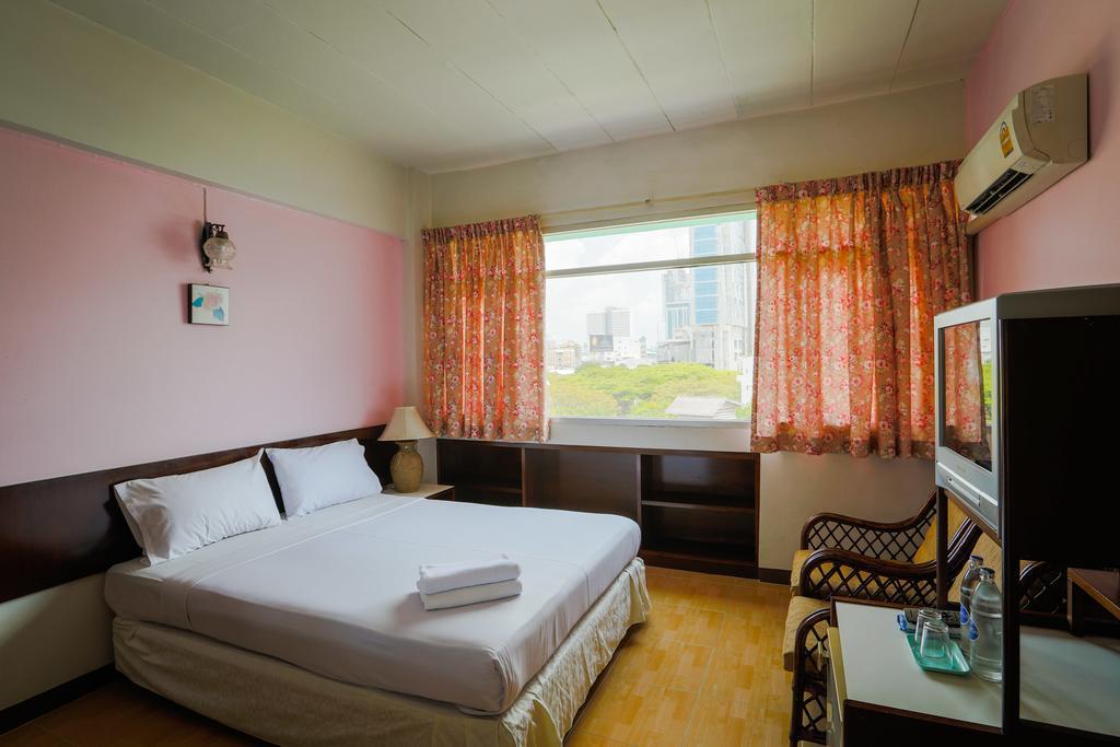 Ruamchitt Travelodge Bangkok Exterior photo