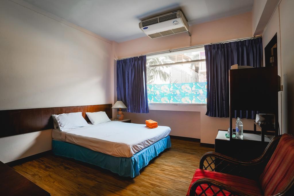 Ruamchitt Travelodge Bangkok Exterior photo