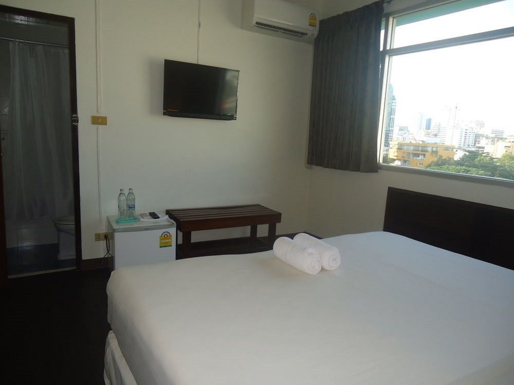 Ruamchitt Travelodge Bangkok Exterior photo